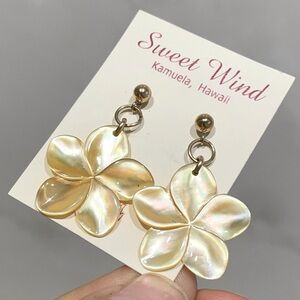 Tuckernuck Style Capiz Shell Pearl Flower Earrings